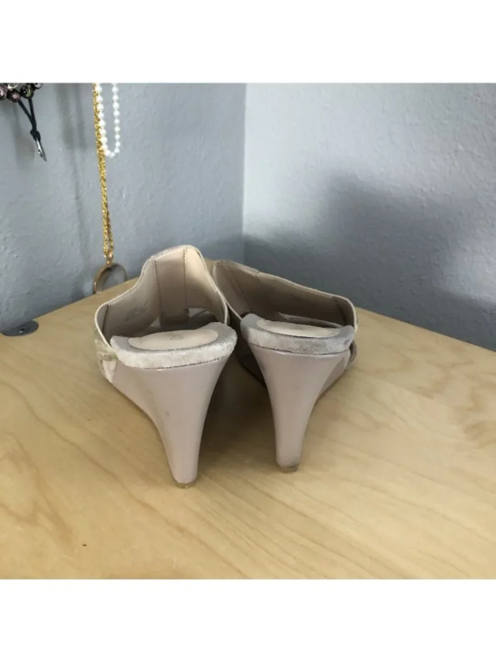 Calvin Klein Ondreah Women’s 8.5 Tan Gold Suede  Slip-On Wedge Sandals Shoes